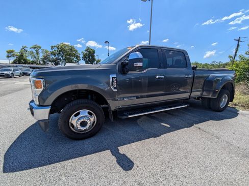 Used 2020 Ford F350 Lariat w/ Lariat Ultimate Package image 5