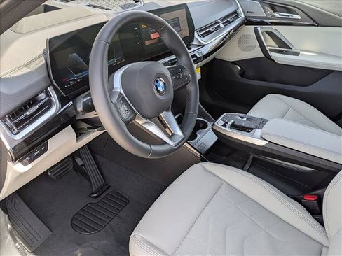 Used 2026 BMW X2 xDrive28i w/ Technology Package AWD/4WD image 3
