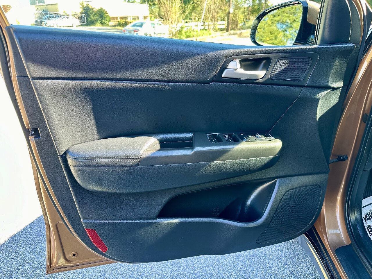 Used 2020 Kia Sportage S w/ S Sunroof Package AWD/4WD image 12