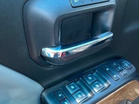Used 2018 Chevrolet Silverado 1500 LTZ w/ Texas Edition AWD/4WD image 12