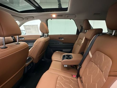 New 2026 Nissan Pathfinder Platinum w/ Cargo Package AWD/4WD image 10
