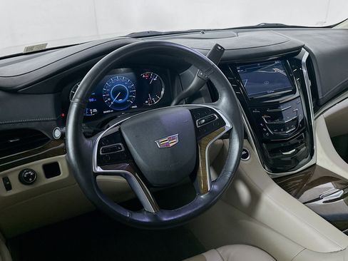 Used 2018 Cadillac Escalade 2WD image 18