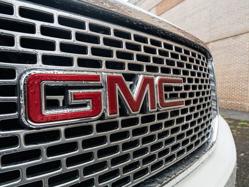 Used 2016 GMC Yukon Denali w/ Open Road Package AWD/4WD image 9