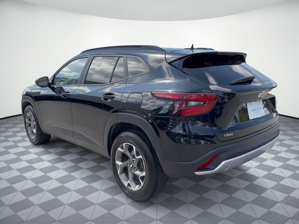 Certified 2024 Chevrolet Trax LT FWD image 3