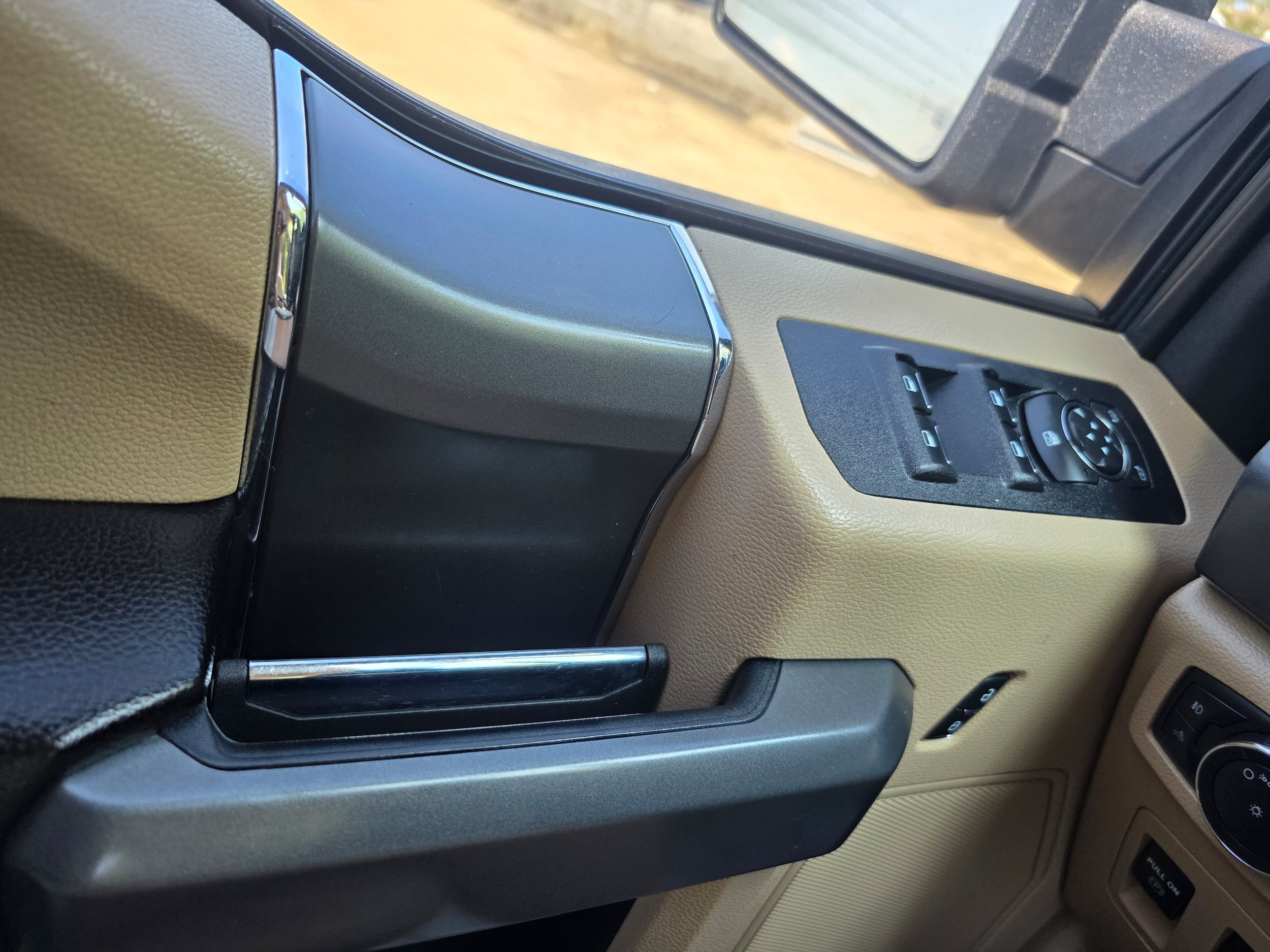 Used 2019 Ford F150 XLT w/ Equipment Group 302A Luxury AWD/4WD image 18