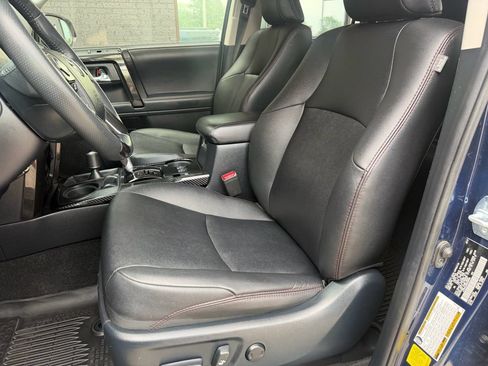 Used 2021 Toyota 4Runner TRD Off-Road Premium w/ Moonroof Package AWD/4WD image 31