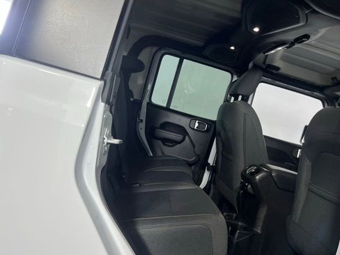 Used 2025 Jeep Gladiator Sport image 27