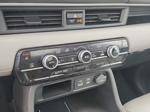 Certified 2023 Honda Pilot Touring image 15
