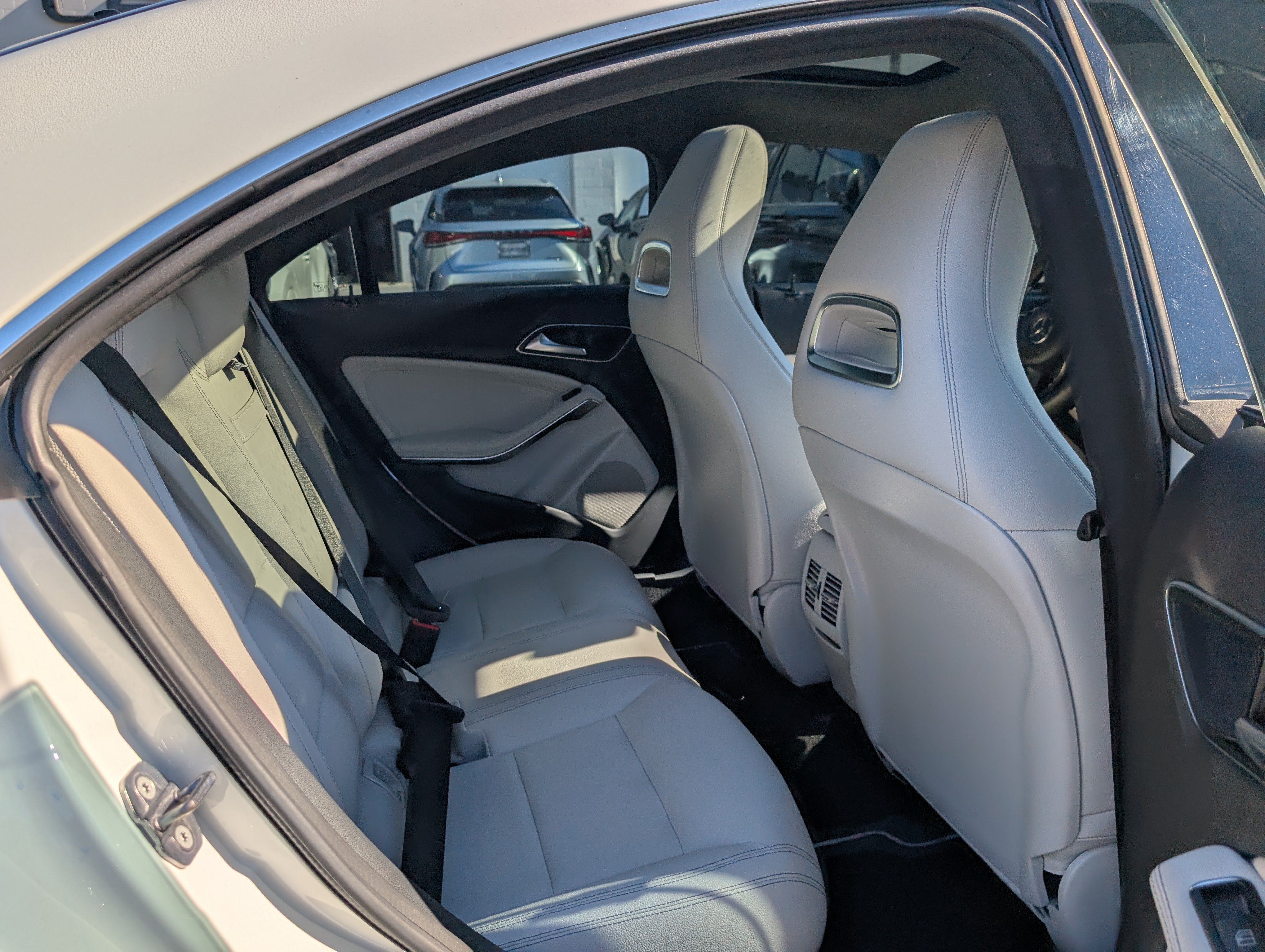 Used 2018 Mercedes-Benz CLA 250 4MATIC image 11