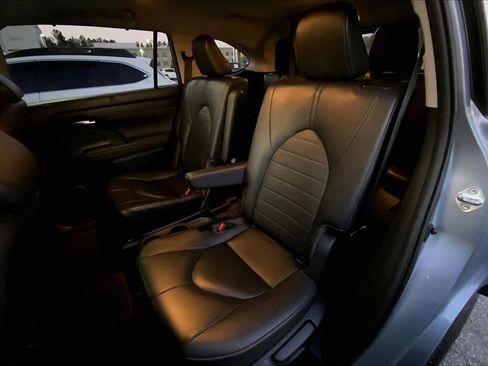 Used 2023 Toyota Highlander XLE image 20