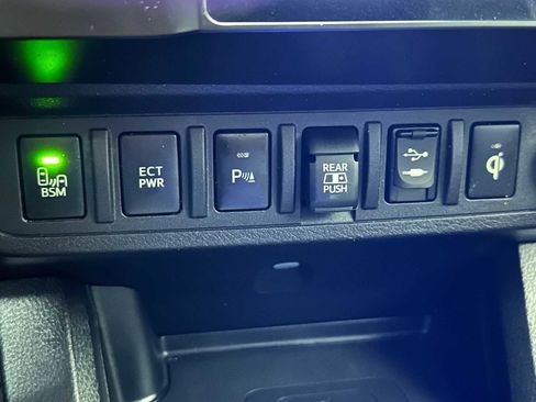 Used 2019 Toyota Tacoma TRD Off-Road image 16