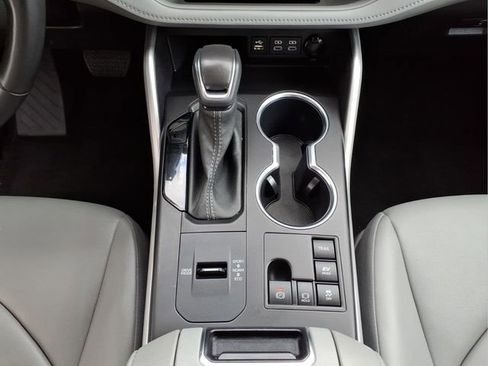 Used 2023 Toyota Highlander XLE image 21