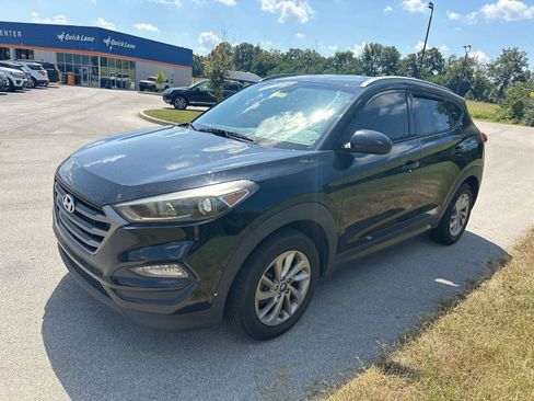 Used 2016 Hyundai Tucson SE w/ Option Group 02 FWD image 3