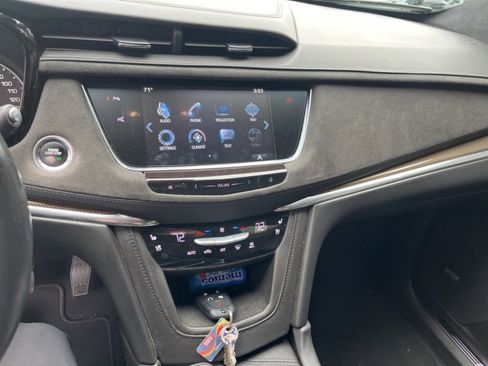 Used 2017 Cadillac XT5 Platinum w/ Driver Assist Package image 17