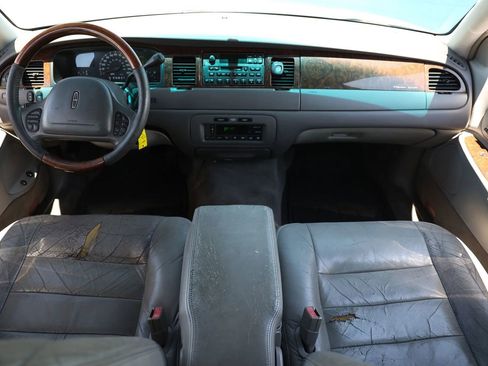 Used 2001 Lincoln Town Car Signature RWD image 13
