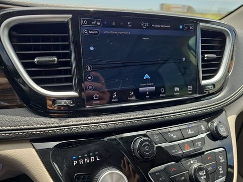 Used 2024 Chrysler Pacifica Limited FWD image 23