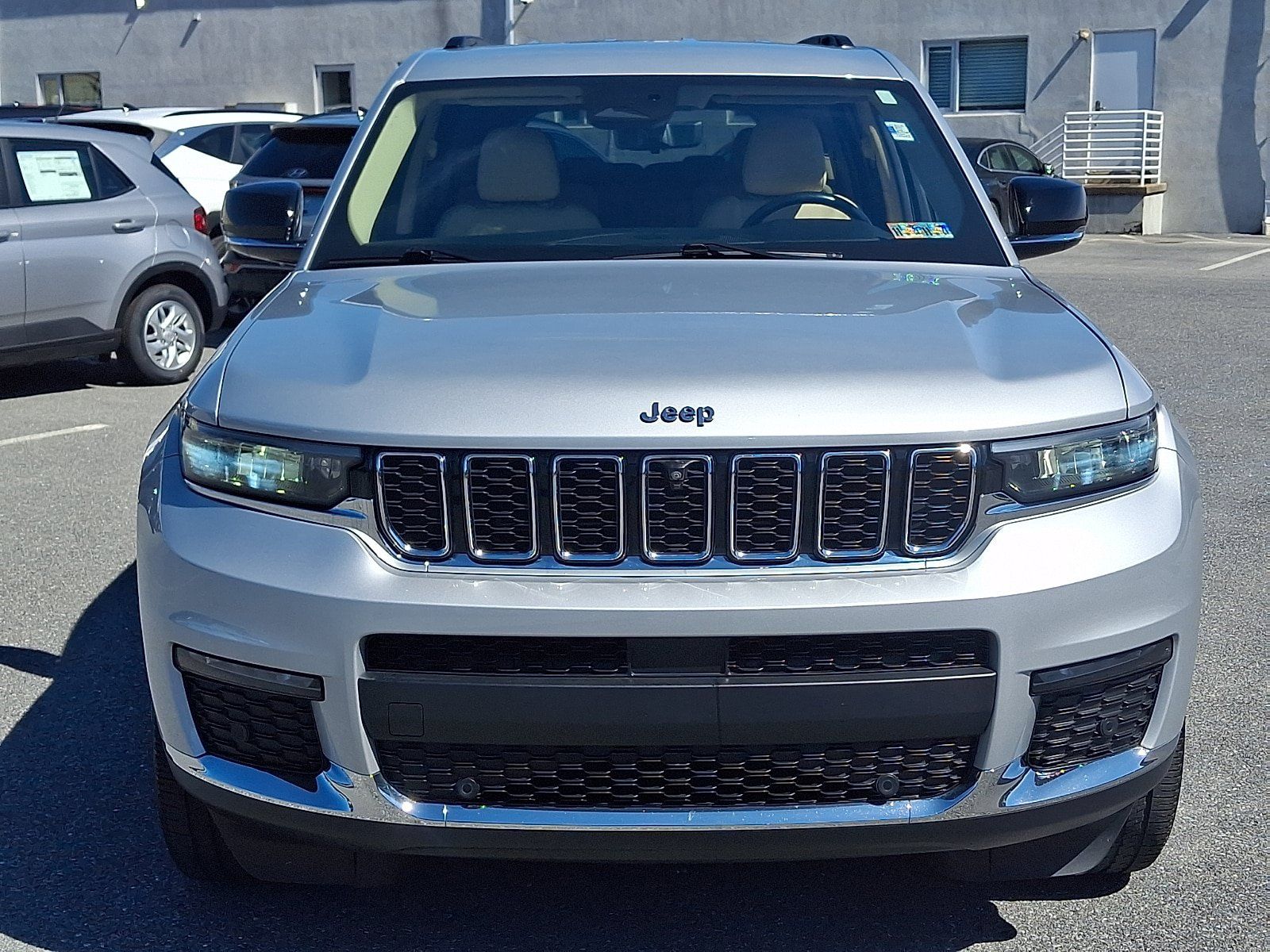 Used 2021 Jeep Grand Cherokee L Limited w/ Luxury Tech Group II AWD/4WD image 2
