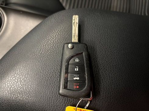 Used 2022 Toyota Camry SE image 17