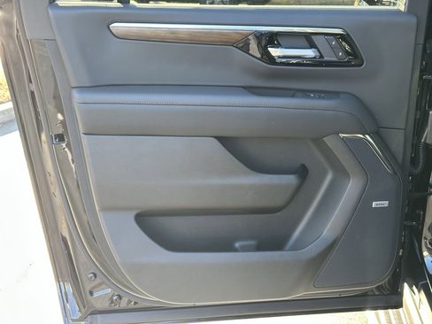 New 2026 Chevrolet Suburban High Country AWD/4WD image 23