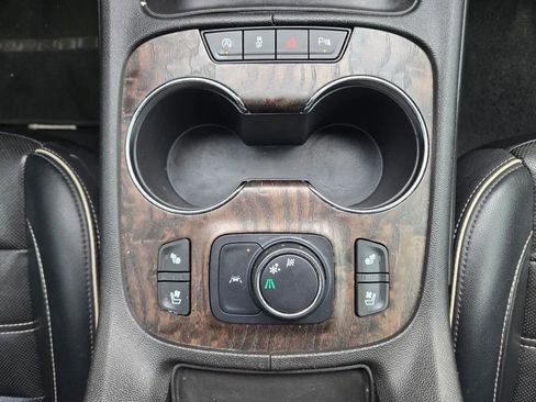 Used 2022 GMC Acadia Denali w/ Denali Technology Package image 24