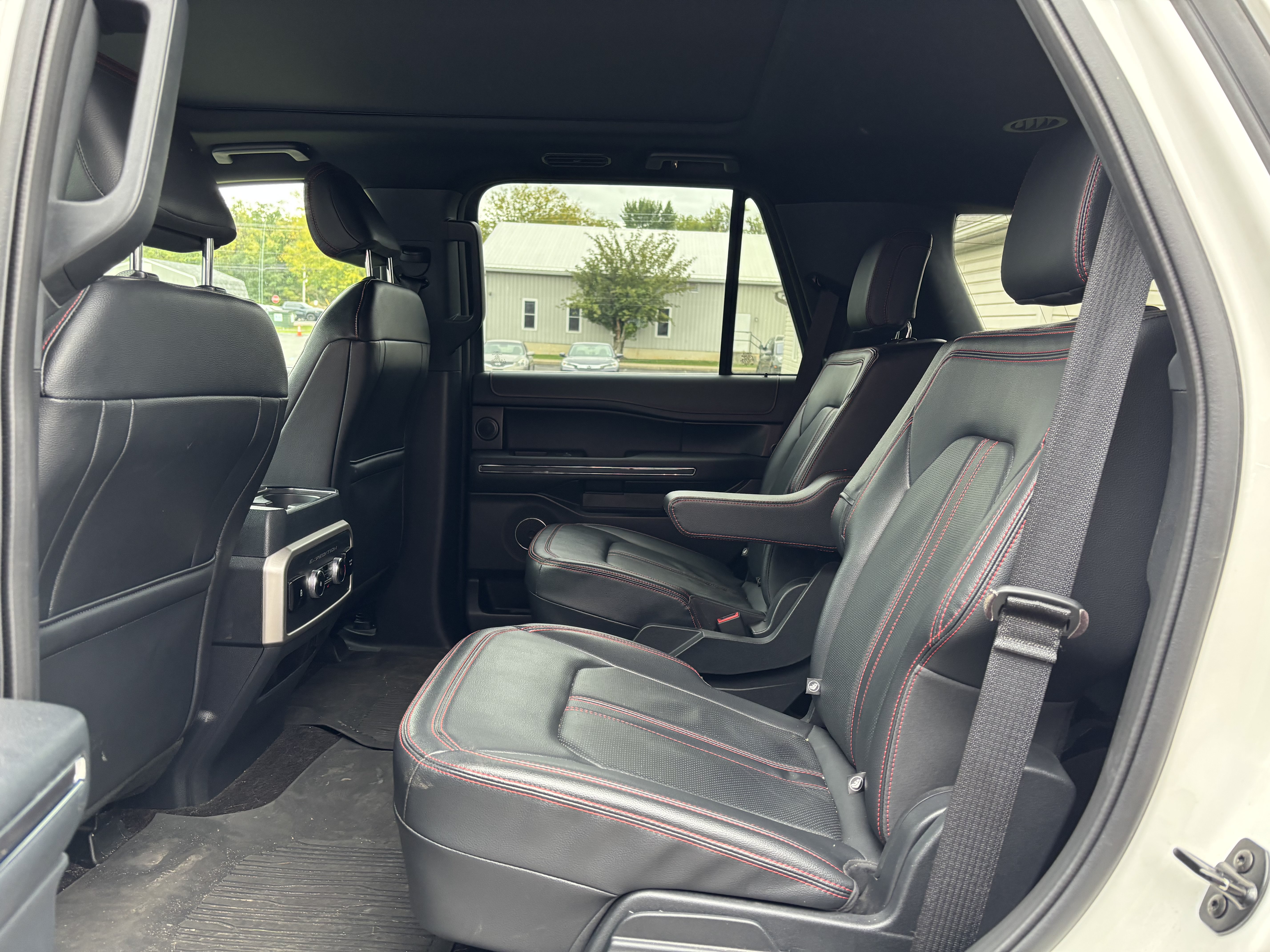 Used 2023 Ford Expedition Limited AWD/4WD image 11