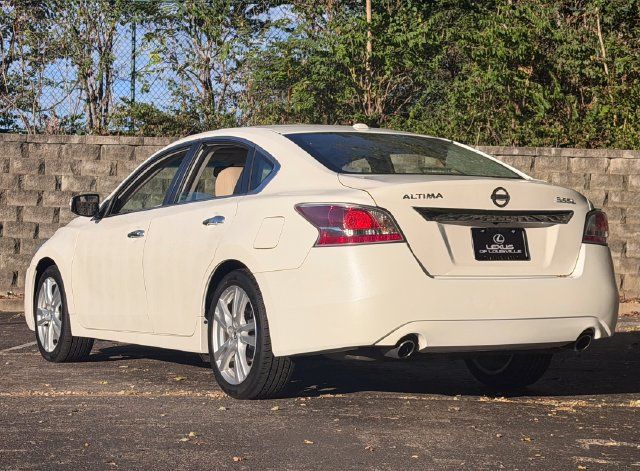 Used 2014 Nissan Altima 3.5 SL w/ Technology Package FWD image 9