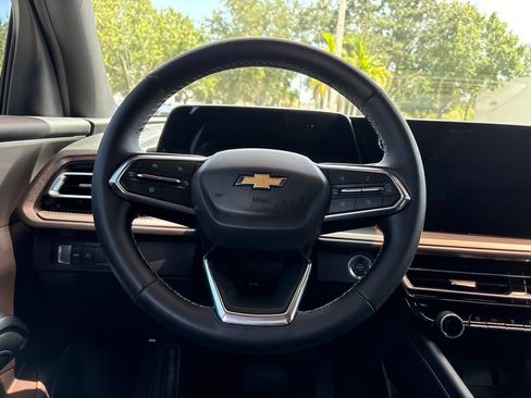 Used 2025 Chevrolet Traverse LT w/ Driver Confidence Package FWD image 24