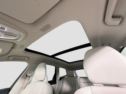 Certified 2023 Volvo XC60 B5 Plus w/ Protection Package Premier FWD image 21