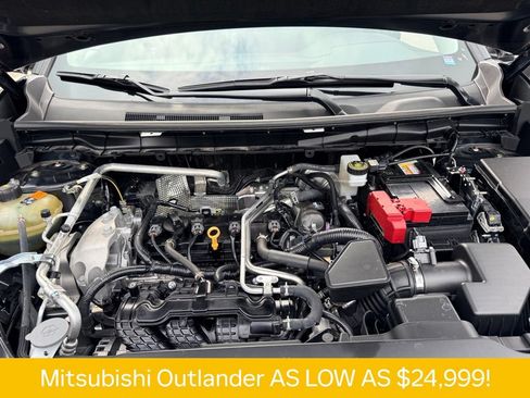 Used 2025 Mitsubishi Outlander SE FWD image 29