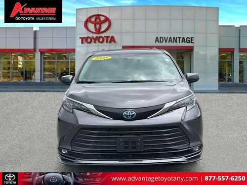 Used 2025 Toyota Sienna XLE w/ XLE Plus Package AWD/4WD image 2