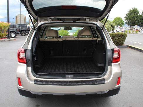 Used 2015 Subaru Outback 2.5i Limited AWD/4WD image 16