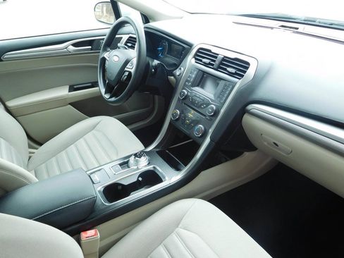 Used 2018 Ford Fusion SE FWD image 14