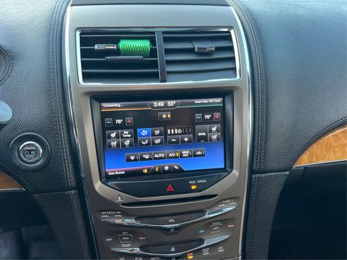 Used 2013 Lincoln MKX AWD image 16