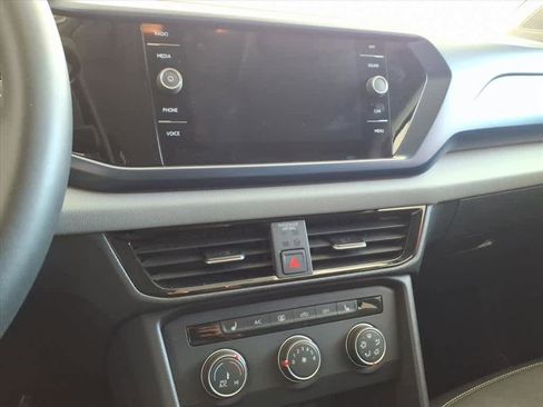 Certified 2022 Volkswagen Taos SE image 12