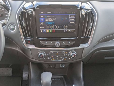 Used 2023 Chevrolet Traverse LT FWD image 19