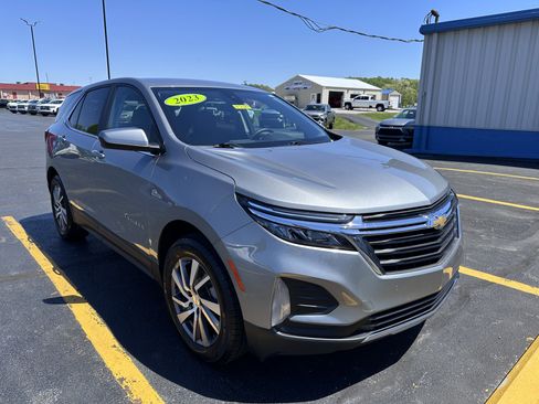 Used 2023 Chevrolet Equinox LT image 2