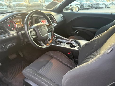 Used 2016 Dodge Challenger SXT image 12