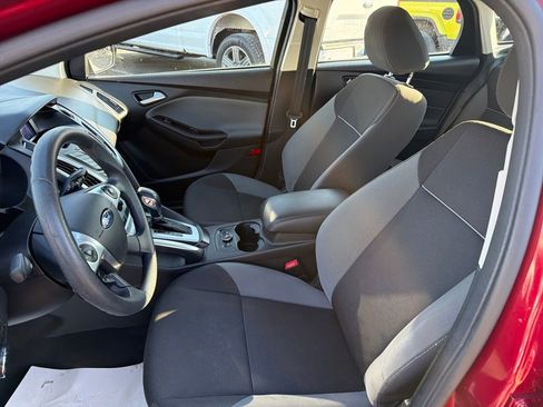 Used 2013 Ford Focus SE w/ SE Winter Pkg image 12