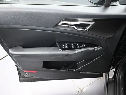 Used 2025 Kia Sportage EX FWD image 25