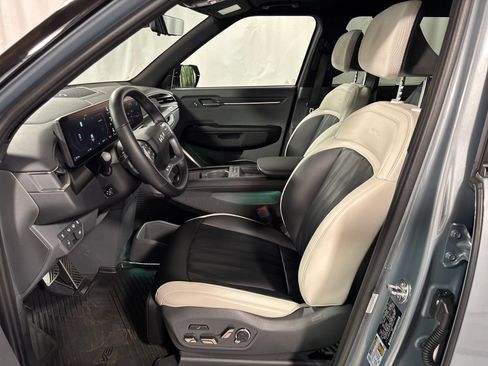 Certified 2024 Kia EV9 GT-Line AWD/4WD image 3