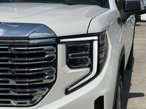 Used 2023 GMC Sierra 1500 Denali w/ Technology Package AWD/4WD image 8