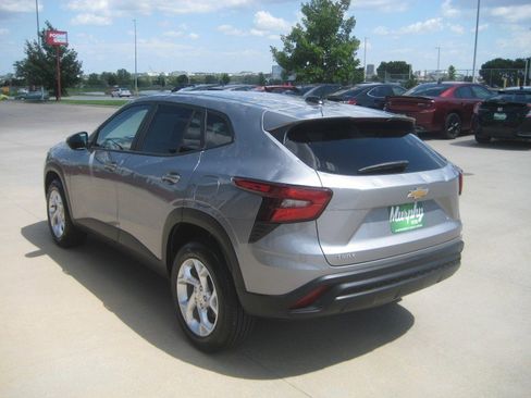 Used 2026 Chevrolet Trax LS w/ LS Convenience Package FWD image 5