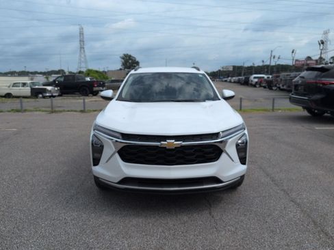 Used 2025 Chevrolet Trax LT w/ Driver Confidence Package FWD image 9