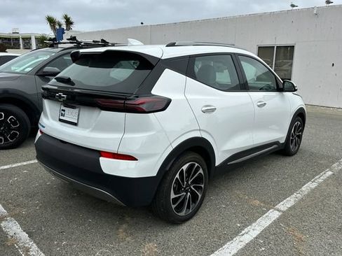 Used 2023 Chevrolet Bolt EUV Premier w/ Sun & Sound Package FWD image 5