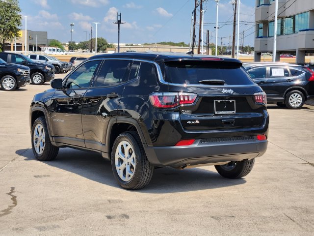 Used 2024 Jeep Compass Sport AWD/4WD image 3