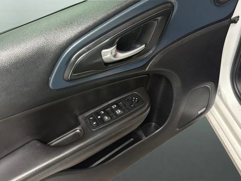 Used 2015 Chrysler 200 S w/ Navigation & Sound Group I FWD image 18
