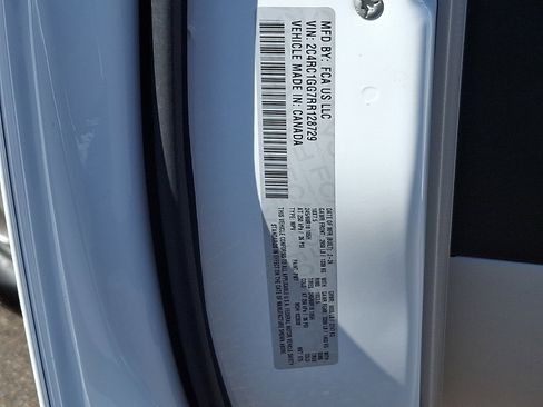 Used 2024 Chrysler Pacifica Limited FWD image 32