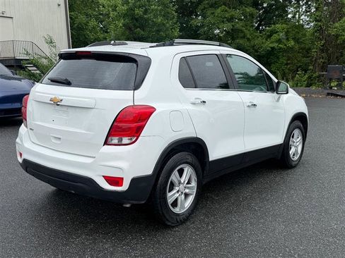 Used 2020 Chevrolet Trax LT w/ LT Convenience Package FWD image 4