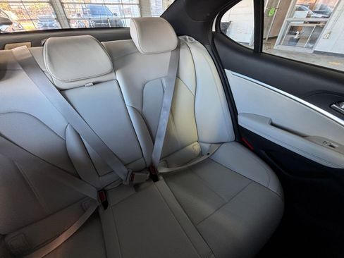 Used 2025 Genesis G70 2.5T image 37