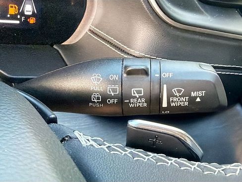 Used 2023 Jeep Grand Cherokee L Limited image 21